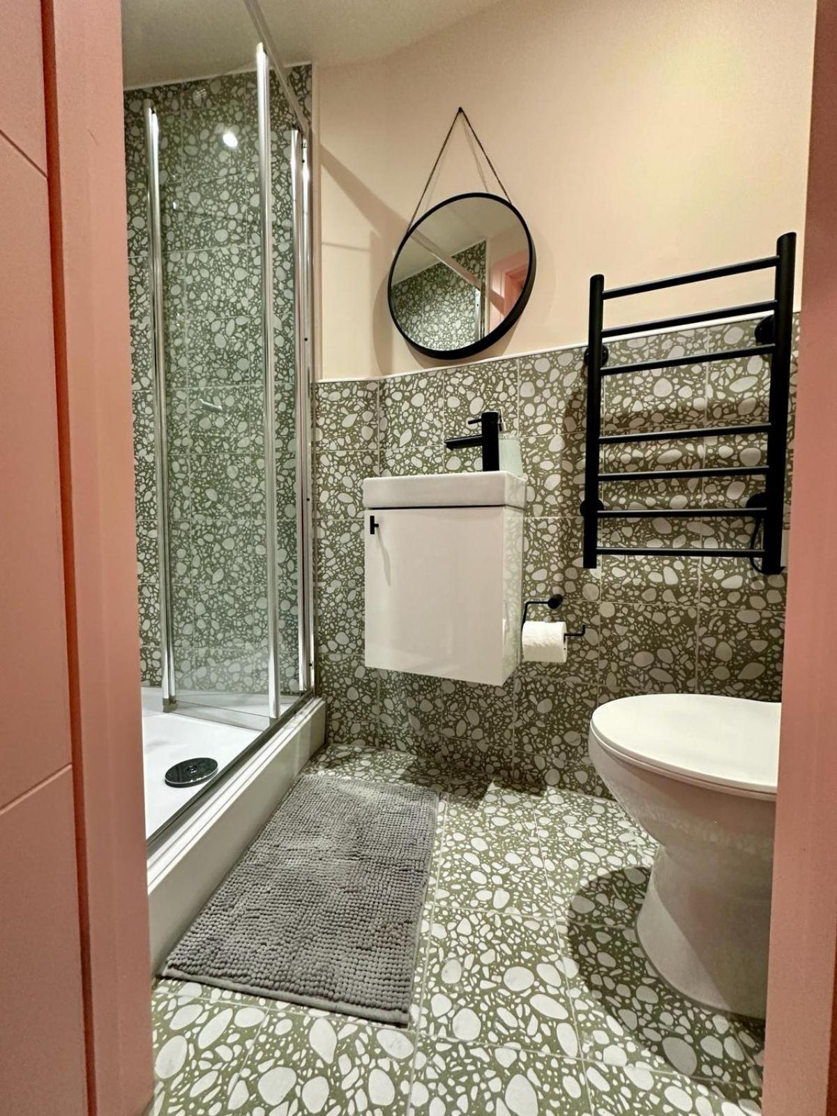 Cozy En-Suite Loft In Trendy Local ลอนดอน ภายนอก รูปภาพ