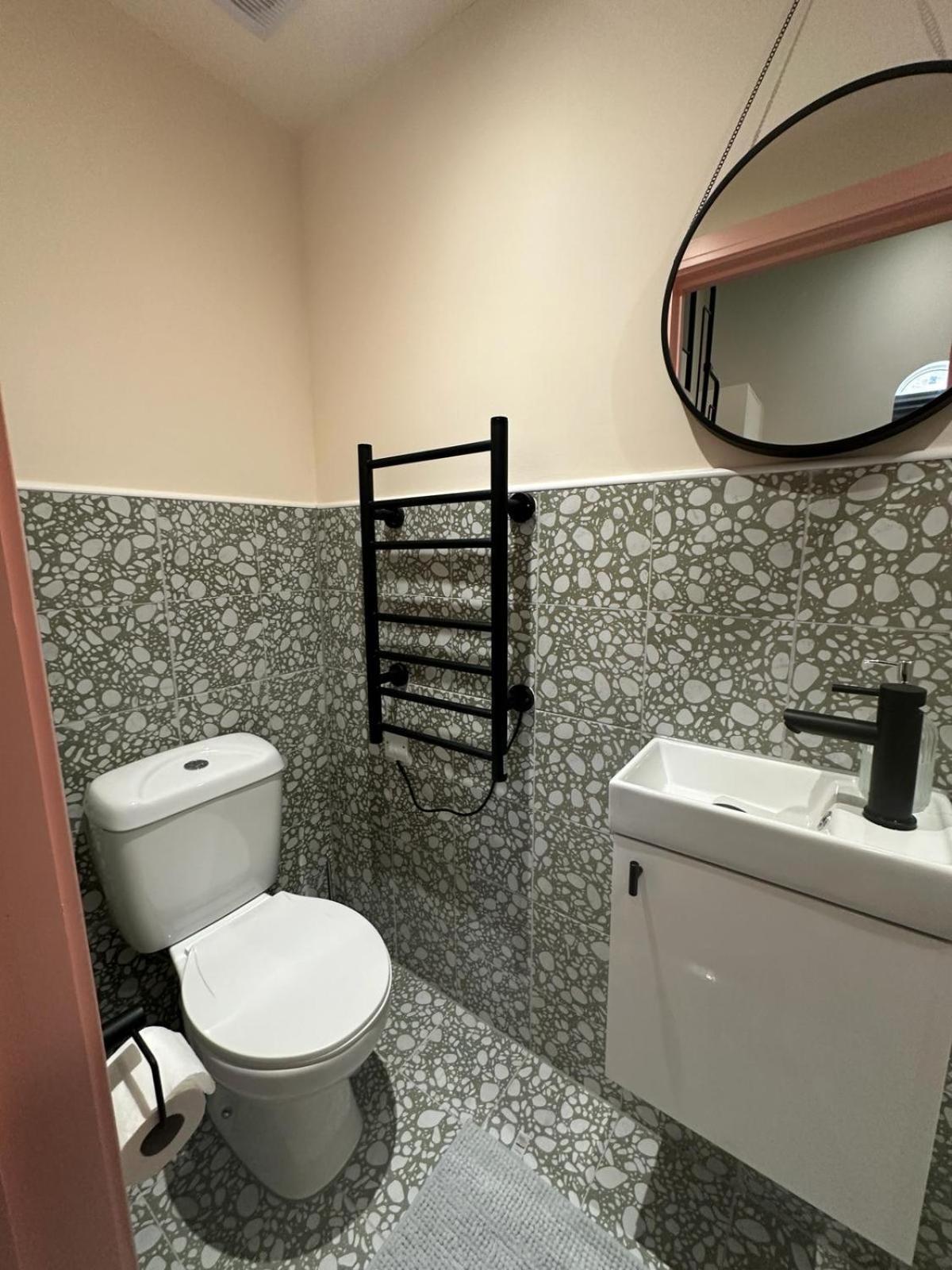 Cozy En-Suite Loft In Trendy Local ลอนดอน ภายนอก รูปภาพ