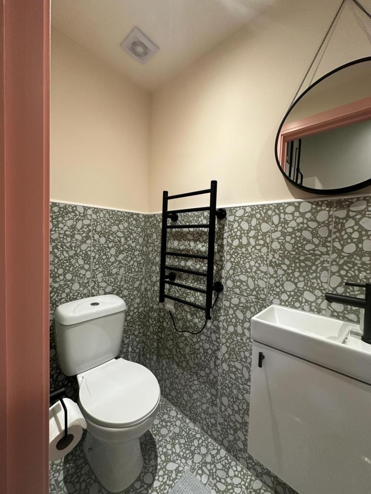 Cozy En-Suite Loft In Trendy Local ลอนดอน ภายนอก รูปภาพ