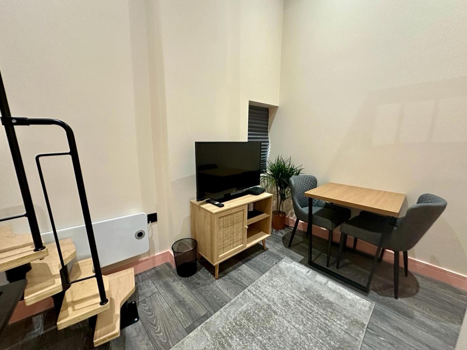 Cozy En-Suite Loft In Trendy Local ลอนดอน ภายนอก รูปภาพ