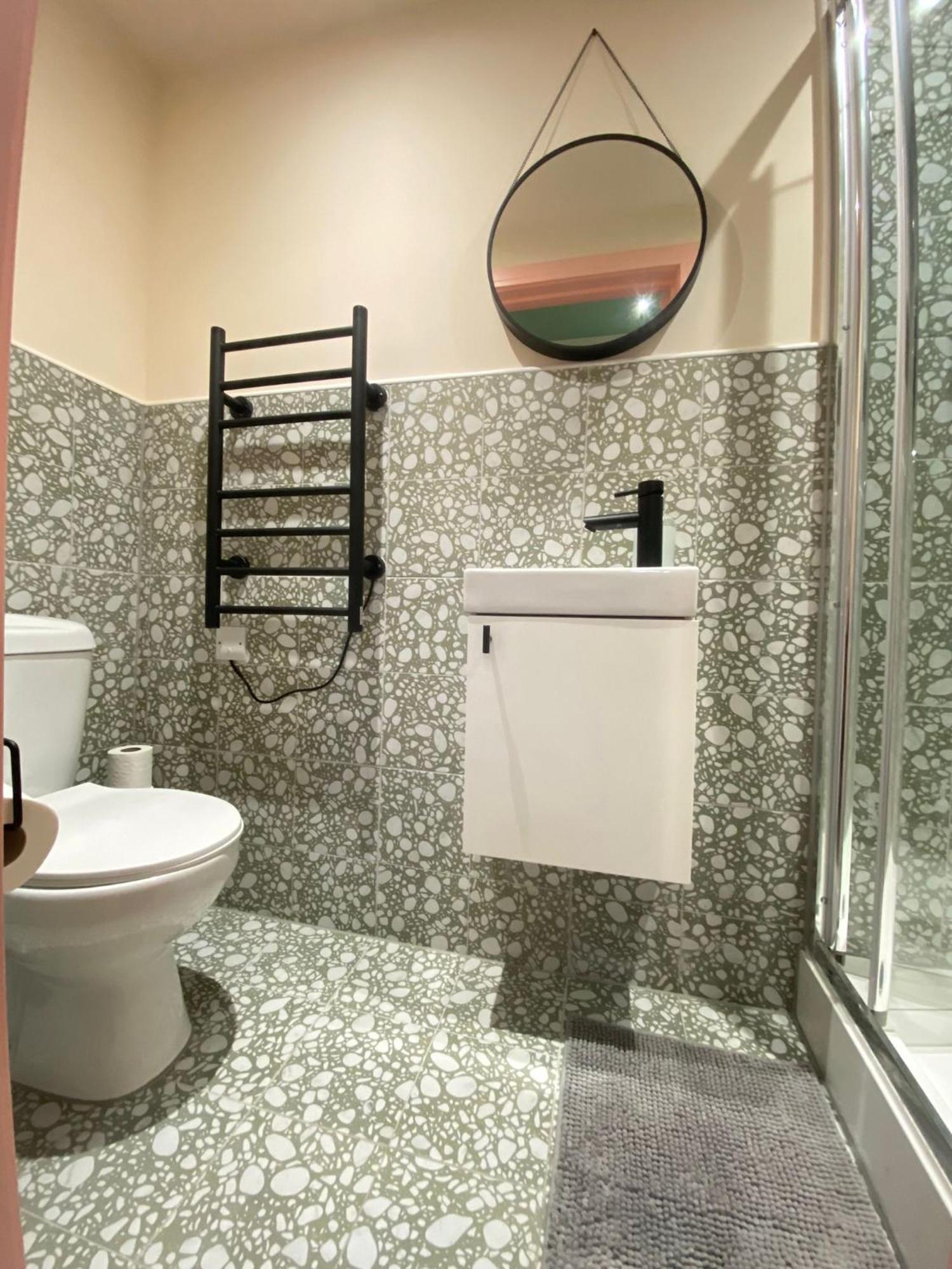 Cozy En-Suite Loft In Trendy Local ลอนดอน ภายนอก รูปภาพ