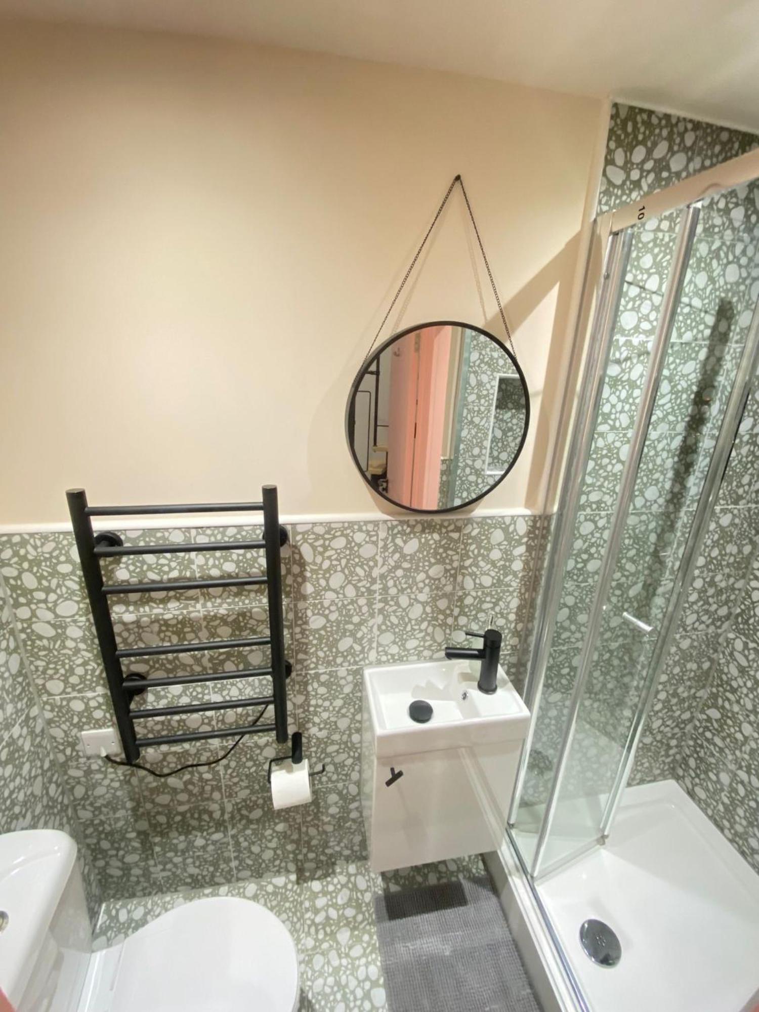 Cozy En-Suite Loft In Trendy Local ลอนดอน ภายนอก รูปภาพ