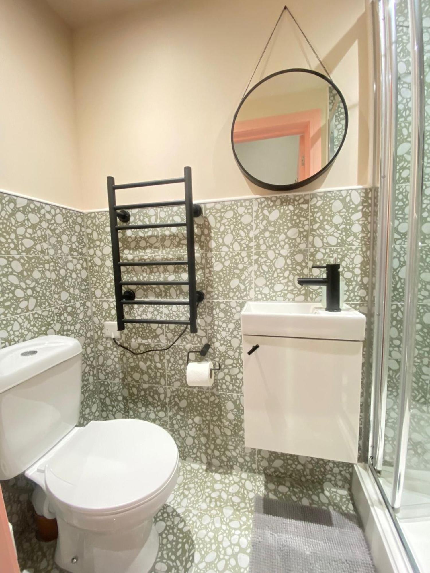 Cozy En-Suite Loft In Trendy Local ลอนดอน ภายนอก รูปภาพ